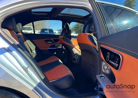 2022 Mercedes-Benz C 300 4Matic z USA, uszkodzony, nr VIN W1KAF4HB3NR009395